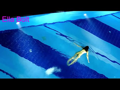 ❤️ Abdi teu tiasa ngeureunkeun nonton, pirang ngora bray ngojay buligir di ELLA bolt Resort kolam renang video porno di urang ☑