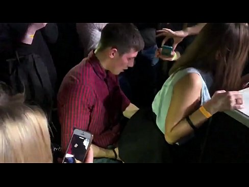 ❤️ Sex nyata dina nightclub Rusia. gadis Rusia 18 taun heubeul dina anus jeung heunceut fucked di nightclub a video porno di urang ☑